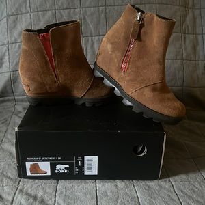 Youth Joan of Arctic Wedge II Zip Boots